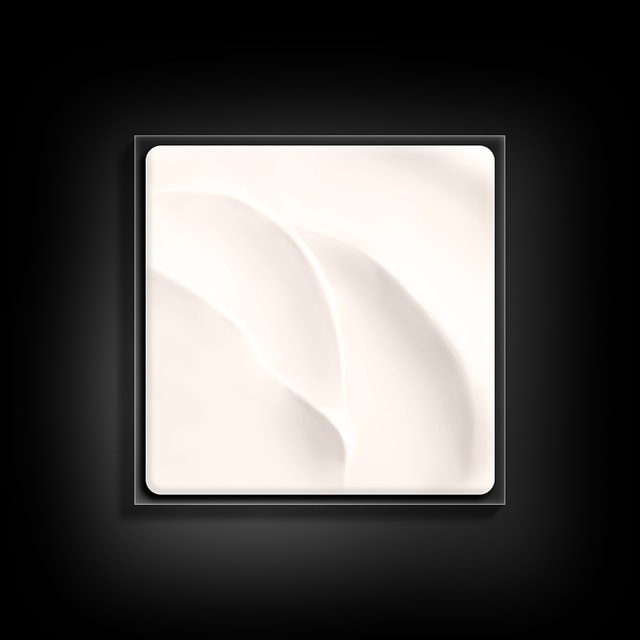 PRZECIWSTARZENIOWY KREM POD OCZY